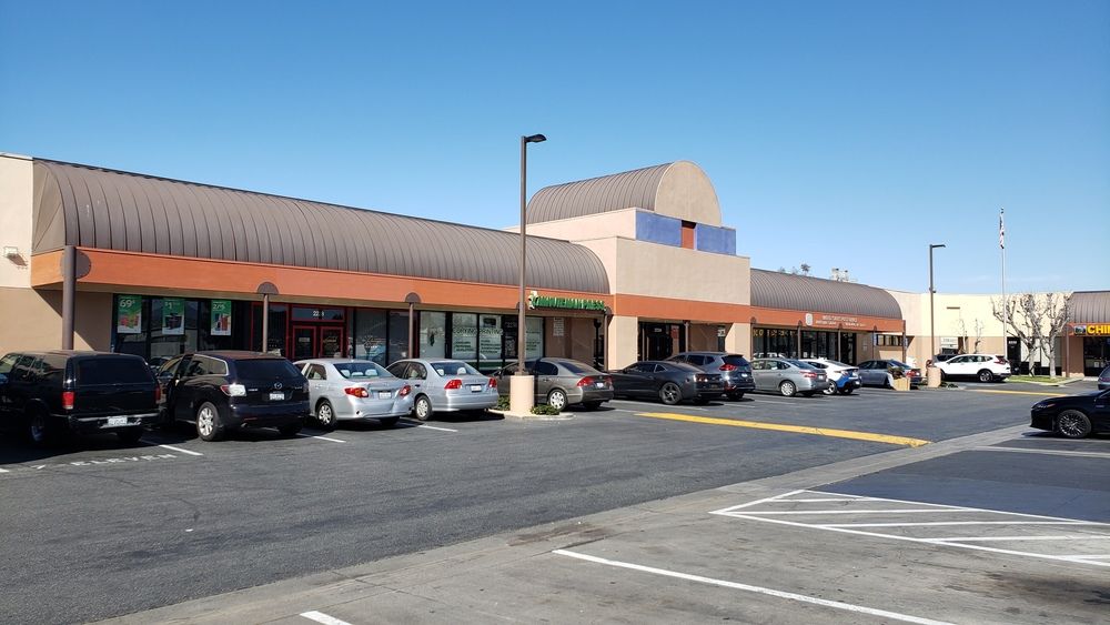 Warner Grand Plaza: 2212-2246 South Grand Avenue, Santa Ana, CA 92705